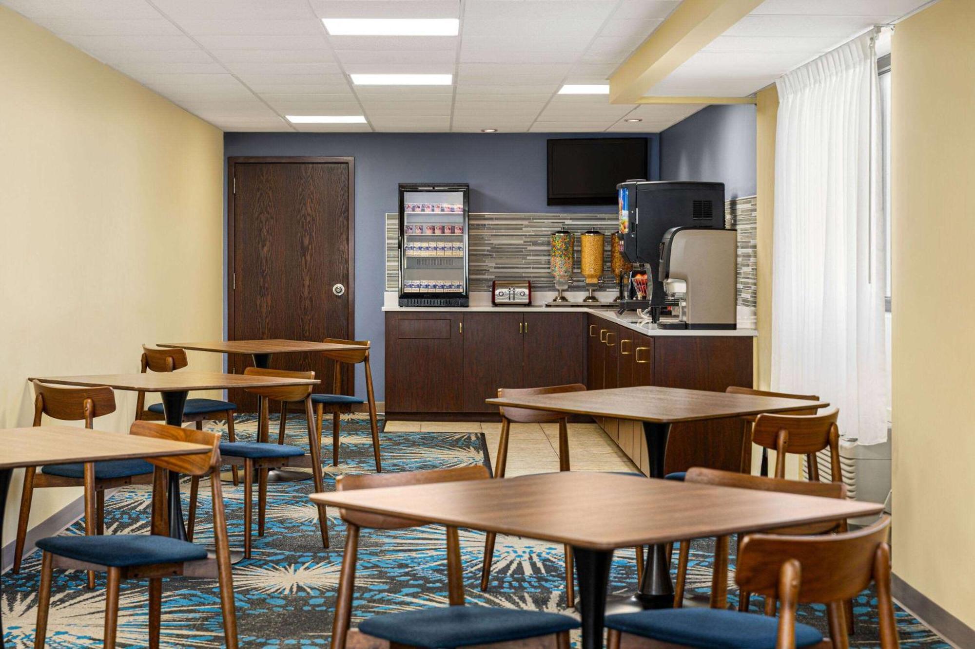 Days Inn By Wyndham Grand Island I-80 Doniphan Exterior photo