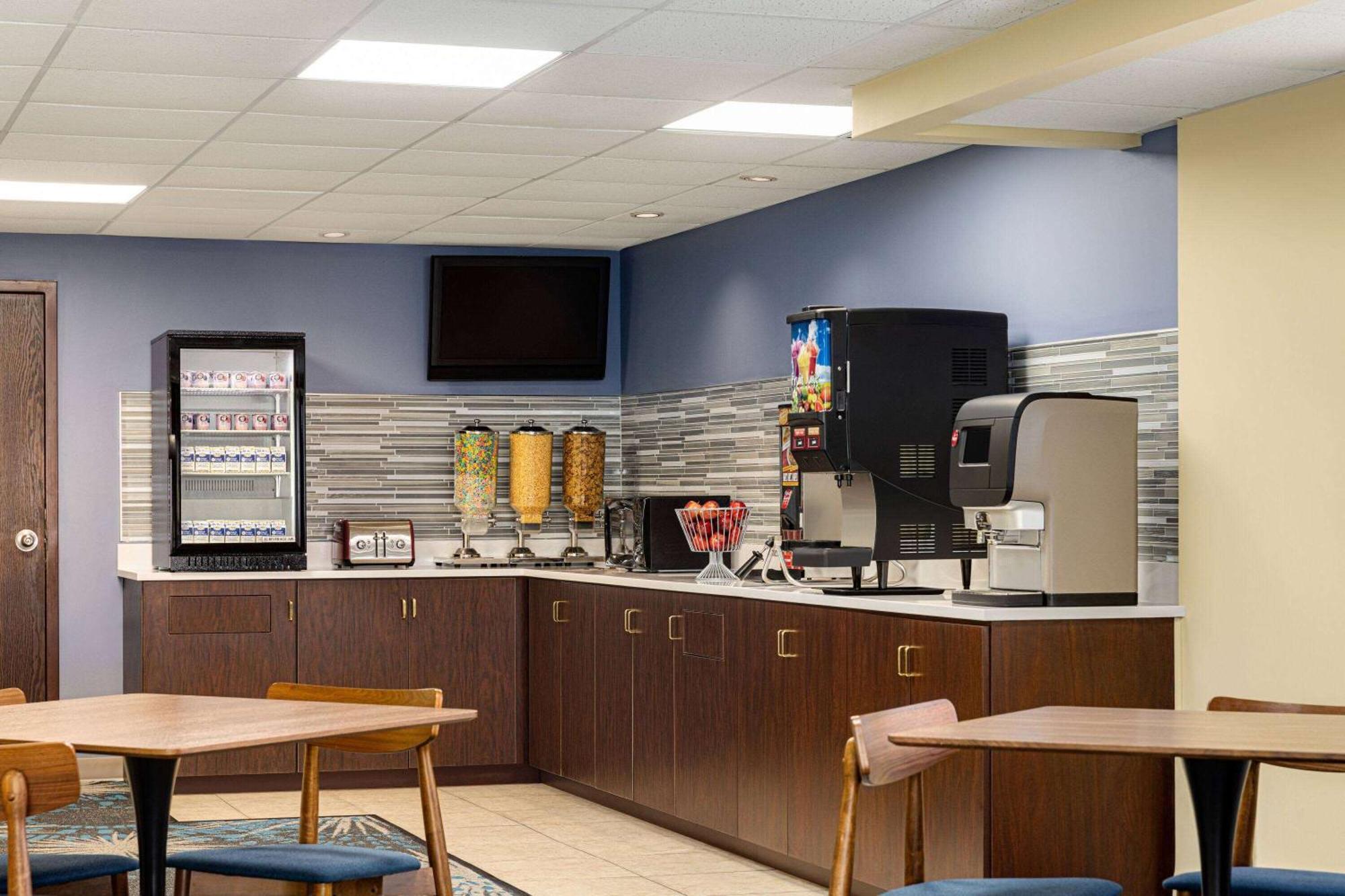 Days Inn By Wyndham Grand Island I-80 Doniphan Exterior photo