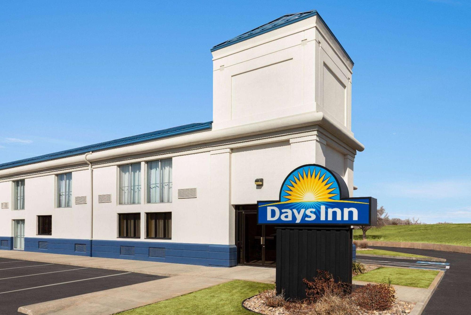 Days Inn By Wyndham Grand Island I-80 Doniphan Exterior photo